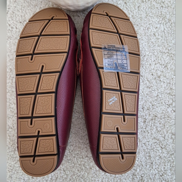 SOLD!!! Alexis Bendel, NWT, 7.5Wide, Woman's Maroon Gold Buckle Flats - Picture 5 of 9